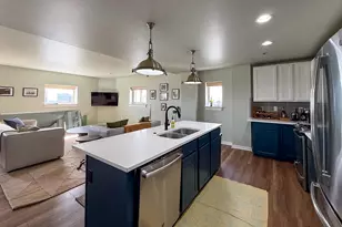 525 W Lafayette Blvd, Detroit, MI 48226 - Photo 3