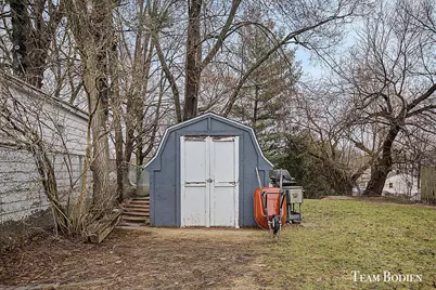 1050 Spring Avenue NE, Grand Rapids, MI 49503 - Photo 3