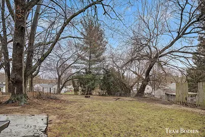 1050 Spring Avenue NE, Grand Rapids, MI 49503 - Photo 5