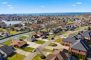 38310 Huron Pointe Dr, Harrison Township, MI 48045 - Photo 67