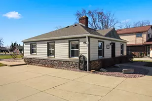 38310 Huron Pointe Dr, Harrison Township, MI 48045 - Photo 47