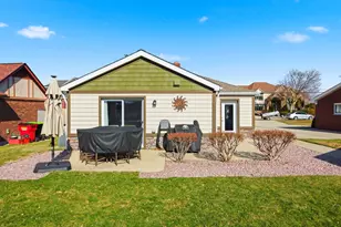 38310 Huron Pointe Dr, Harrison Township, MI 48045 - Photo 39