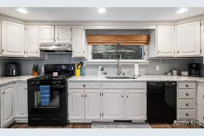 7027 Goldenrod Avenue NE, Rockford, MI 49341 - Photo 9