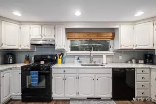 7027 Goldenrod Ave NE, Rockford, MI 49341 - Photo 9