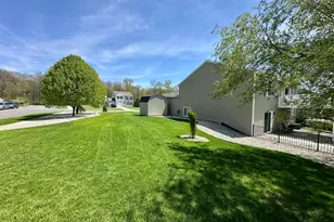1627 Hamlet Dr, Lowell, MI 49331 - Photo 3