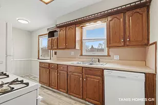 3691 Oriole Ave SW, Wyoming, MI 49509 - Photo 5