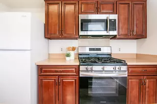 352 Manor Dr, Ann Arbor, MI 48105 - Photo 19