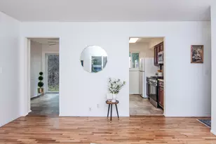 352 Manor Dr, Ann Arbor, MI 48105 - Photo 13