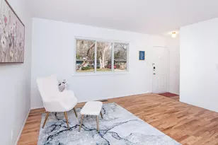 352 Manor Dr, Ann Arbor, MI 48105 - Photo 3