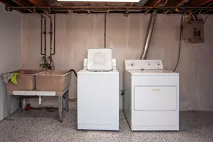 352 Manor Dr, Ann Arbor, MI 48105 - Photo 39