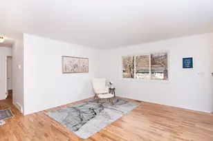 352 Manor Dr, Ann Arbor, MI 48105 - Photo 5