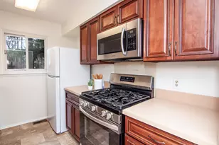 352 Manor Dr, Ann Arbor, MI 48105 - Photo 17