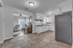 35901 Dover St, Livonia, MI 48150 - Photo 7