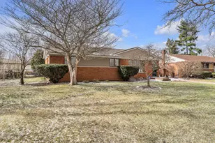 35901 Dover St, Livonia, MI 48150 - Photo 3