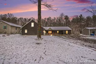 19200 Glendale Cir, Spring Lake, MI 49456 - Photo 3