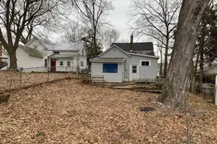 205 W Montcalm St, Greenville, MI 48838 - Photo 3