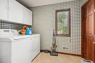 2731 Hunters Point, Kalamazoo, MI 49048 - Photo 17