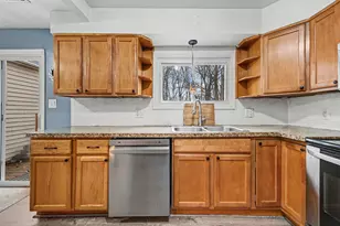 29550 Bretton, Livonia, MI 48152 - Photo 9