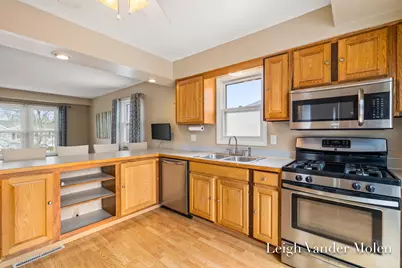 1410 Beckwith Avenue NE, Grand Rapids, MI 49505 - Photo 9