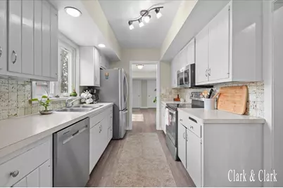 2101 Houseman Avenue NE, Grand Rapids, MI 49505 - Photo 3