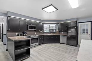 59445 S Lagrave St, Paw Paw, MI 49079 - Photo 9