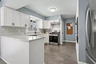 1829 Nash Dr, Saint Joseph, MI 49085 - Photo 5