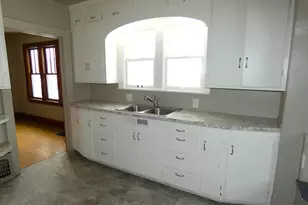 627 E Main St, Benton Harbor, MI 49022 - Photo 9