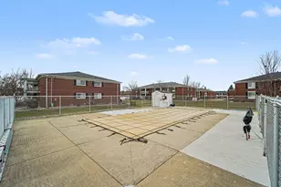 2070 Fort St, Trenton, MI 48183 - Photo 15