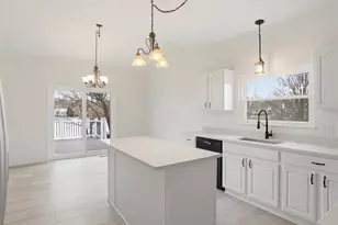 36580 N Pointe Dr, New Baltimore, MI 48047 - Photo 19