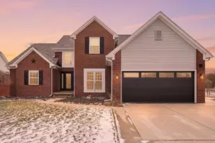 36580 N Pointe Dr, New Baltimore, MI 48047 - Photo 1