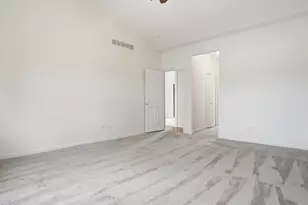 36580 N Pointe Dr, New Baltimore, MI 48047 - Photo 27