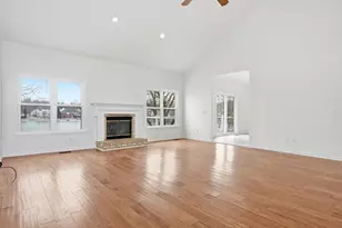 36580 N Pointe Dr, New Baltimore, MI 48047 - Photo 11