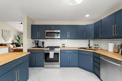 709 Fieldstone Circle W, Chelsea, MI 48118 - Photo 13