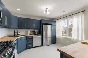 709 Fieldstone Cir W, Chelsea, MI 48118 - Photo 11