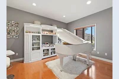 52018 Loon Court, Shelby Twp, MI 48315 - Photo 7