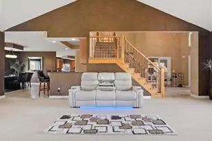 52018 Loon Ct, Shelby Twp, MI 48315 - Photo 9