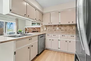 2839 Pebble Creek Dr, Ann Arbor, MI 48108 - Photo 9