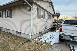 1302 N Eaton St, Albion, MI 49224 - Photo 5