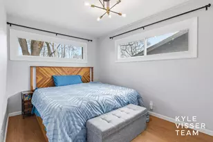 1661 Herrick Ave NE, Grand Rapids, MI 49505 - Photo 13