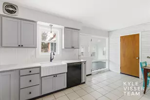 1661 Herrick Ave NE, Grand Rapids, MI 49505 - Photo 9