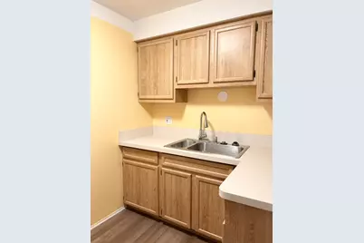 22039 E 11 Mile Road #20, Saint Clair Shores, MI 48081 - Photo 11