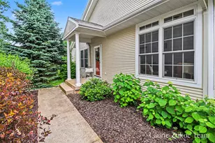 1062 Kensington St NW, Grand Rapids, MI 49534 - Photo 3