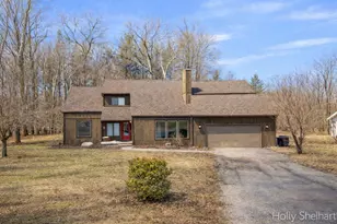 903 Cram Ln, Albion, MI 49224 - Photo 1