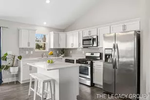 10417 Richfield Ln, Allendale, MI 49401 - Photo 7