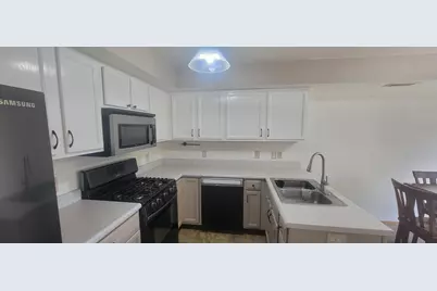 518 Lawrence Avenue #5, Wayland, MI 49348 - Photo 3