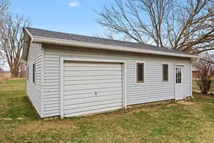 677 E Vermontville Hwy, Charlotte, MI 48813 - Photo 17