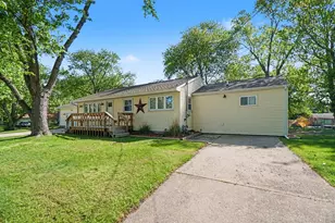 112 Poplar St, Gobles, MI 49055 - Photo 3
