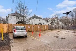 725 Crescent St NE, Grand Rapids, MI 49503 - Photo 23