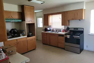 739 Dixie Dr, Benton Harbor, MI 49022 - Photo 3