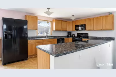 411 Hill Street, Ionia, MI 48846 - Photo 3